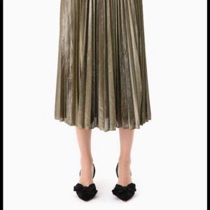 Holiday Party!  Tuckernuck gold Mendoza skirt size small
